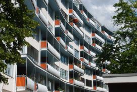 Saniertes Wohngebäude im Berliner Hansaviertel, entworfen vom Bauhaus-Gründer Walter Gropius mit The Architects Collaborative und Wils Ebert für die Interbau 1957