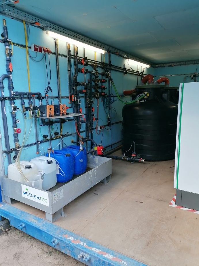 BMBF-Projekt FABEKO: Blick in das Innere der Sanierungsanlage zur Vor-Ort-Behandlung PFAS-kontaminierter Böden. BMBF-Projekt FABEKO: Blick in das Innere der Sanierungsanlage zur Vor-Ort-Behandlung PFAS-kontaminierter Böden.