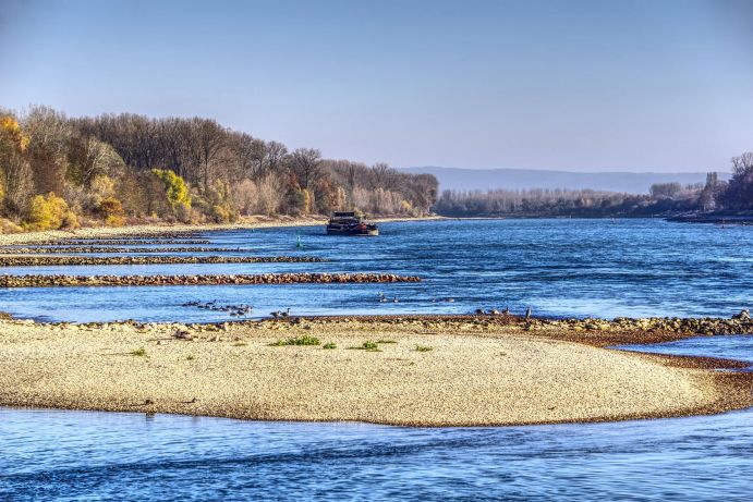 In vielen Regionen Deutschlands zeigen sich bereits jetzt die Auswirkungen des Klimawandels – zum Beispiel durch immer häufiger auftretendes Niedrigwasser in Flüssen. Um regional geeignete Maßnahmen zur Klimaanpassung umsetzen zu können, entwickelt RegIKlim innovative und praxistaugliche Lösungen.