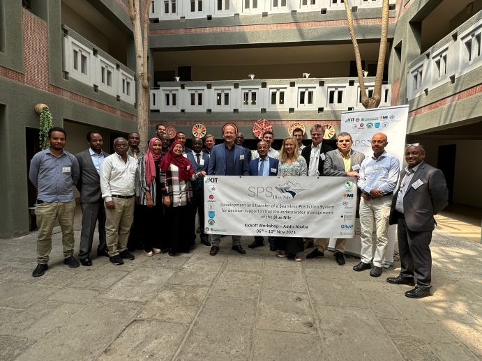 Gruppenbild von Teilnehmenden des Treffens zum BMBF-Projekt SPS Blue Nile, 6. bis 10. November 2023 in Addis Abeba