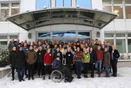 Gruppenfoto der Teilnehmenden der KüNO-Abschlusskonferenz am Leibniz-Institut für Ostseeforschung Warnemünde