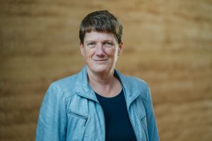 Prof. Dr. Annette Prochnow ist Professorin für Nutzungsstrategien für Bioressourcen an der Humboldt-Universität sowie Abteilungsleiterin für Technikbewertung am Leibniz-Institut für Agrartechnik und Bioökonomie (ATB). Prof. Dr. Annette Prochnow ist Professorin für Nutzungsstrategien für Bioressourcen an der Humboldt-Universität sowie Abteilungsleiterin für Technikbewertung am Leibniz-Institut für Agrartechnik und Bioökonomie (ATB).