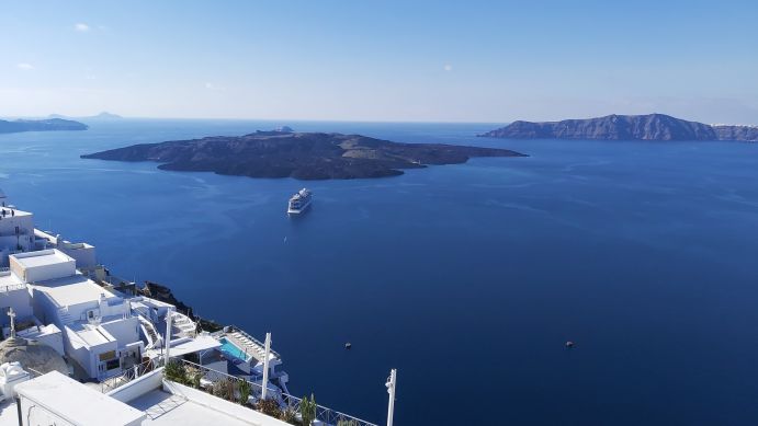 Die griechische Insel Santorini ist Teil einer Inselkette mit mehr als 20 Vulkanen, die überwiegend unter dem Meeresspiegel liegen Die griechische Insel Santorini ist Teil einer Inselkette mit mehr als 20 Vulkanen, die überwiegend unter dem Meeresspiegel liegen