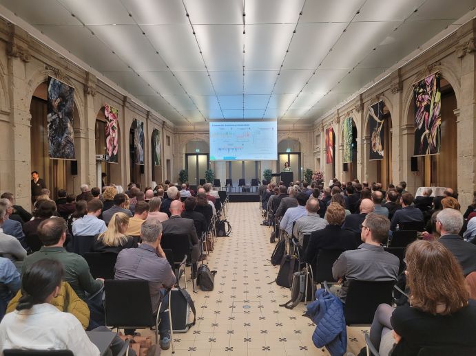 Teilnehmende der WaX-Abschlusskonferenz; die Veranstaltung fand vom 12. - 13. März 2025 an der Berlin-Brandenburgischen Akademie der Wissenschaften in Berlin statt. Teilnehmende der WaX-Abschlusskonferenz