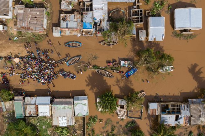 Die Auswirkungen des Klimawandels sind in Westafrika immer drastischer spürbar: Die Zahl und Intensität von Starkregenereignissen nimmt deutlich zu, was häufiger zu schweren Überschwemmungen führt.