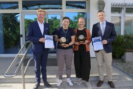 Den BRIESE-Preis für Meeresforschung 2024 teilen sich in diesem Jahr Dr. Tonke Strack vom MARUM – Zentrum für Marine Umweltwissenschaften der Universität Bremen, und Dr. Isabel Goßmann, Institut für Chemie und Biologie des Meeres (ICBM) der Carl von Ossietzky Universität Oldenburg. 