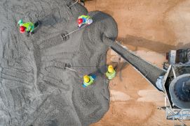 Mit einer weltweiten Produktion von etwa sechs Milliarden Kubikmetern pro Jahr ist Beton der meistgenutzte Werkstoff der Menschheit. Die Herstellung von Zement, eines der Hauptbestandteile im Beton, ist in Deutschland für zwei Prozent der nationalen menschengemachten CO2-Emissionen verantwortlich.