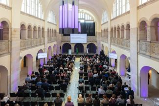 Plenum BMFTR-Symposium #SustainabilityInScience2026 im Stadtbad Oderberger Straße in Berlin
