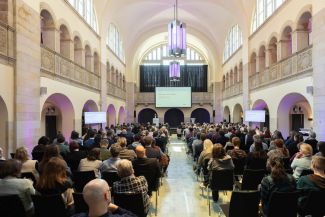 Plenum BMFTR-Symposium "Nachhaltigkeit in der Wissenschaft" im Stadtbad Oderberger Straße in Berlin