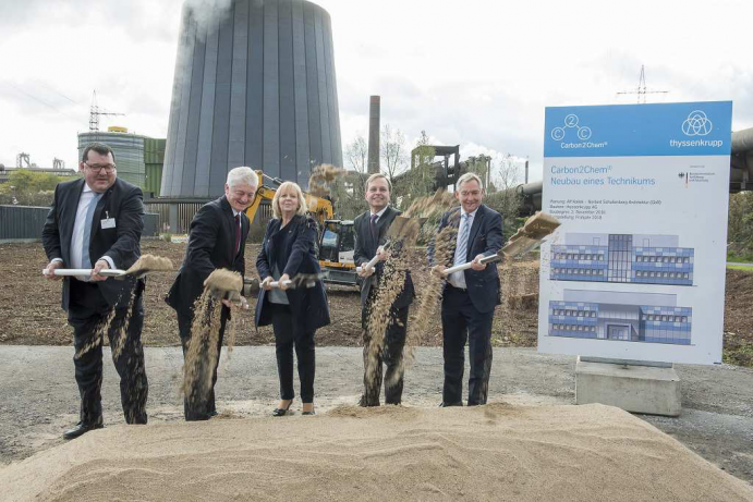 Andreas Goss, Vorstandsvorsitzender der thyssenkrupp Steel Europe AG, Heinrich Hiesinger, Vorstandsvorsitzender der thyssenkrupp AG, Hannelore Kraft, Ministerpr&auml;sidentin des Landes Nordrhein-Westfalen, Thomas Rachel, Parlamentarischer Staatssekret&auml;r bei der Bundesministerin f&uuml;r Bildung und Forschung, und Reinhold Achatz, Technikvorstand der thyssenkrupp AG.