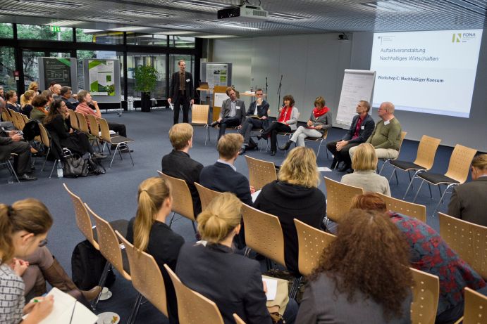 Auftaktveranstaltung der Fördermaßnahme „Nachhaltiges Wirtschaften“ am 15. und 16. September 2015 in Bonn Auftaktveranstaltung der Fördermaßnahme „Nachhaltiges Wirtschaften“ am 15. und 16. September 2015 in Bonn