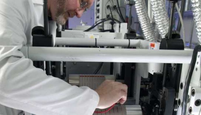 Weltrecord: Organische Solarzelle erreicht Wirkungsgrad von zwölf Prozent Weltrecord: Organische Solarzelle erreicht Wirkungsgrad von zwölf Prozent
