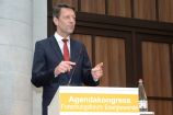 Staatssekretär Georg Schütte beim Agendakongress 2014 des Forschungsforums Energiewende in Berlin. Ergebnisse des Agendakongresses fließen in die "Strategische Forschungsagenda Energiewende" ein. Sie soll zur Weiterentwicklung des Energieforschungsprogramms der Bundesregierung beitragen.