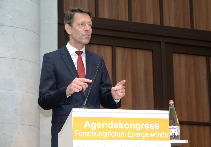 Staatssekretär Georg Schütte beim Agendakongress 2014 des Forschungsforums Energiewende in Berlin. Ergebnisse des Agendakongresses fließen in die "Strategische Forschungsagenda Energiewende" ein. Sie soll zur Weiterentwicklung des Energieforschungsprogramms der Bundesregierung beitragen.