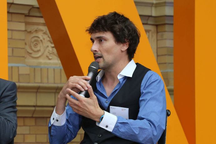 Uli Kunz von der Forschungstauchgruppe submaris „Nahrung aus dem Meer", „Entwicklungsziele der Vereinten Nationen", „Hunger beenden"– unter diesen Schlagworten diskutierten rund 60 Experten im Rahmen des 13. BMBF-Forums für Nachhaltigkeit am 10. Mai 2017 die Zukunft unserer Ozeane. Zur Erreichung des UN-Nachhaltigkeitsziels „Leben unter Wasser" hat der Projektträger Jülich diesen Workshop als einen der vier Experten-Workshops im Auftrag des Bundesministeriums für Bildung und Forschung( BMBF) organisiert und moderiert. Der Fokus lag dabei auf dem Zustand unserer Meere und aktuellen Meeresforschungsprojekten.