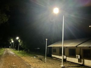 RepGam versorgt 17 Dörfer mit Solarstraßenbeleuchtung in Gambia.