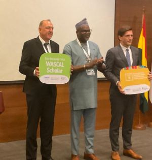 (v.l.n.r.) Dr. Christoph Rövekamp, Prof. Emmanuel Ramde, Frederik Landshöft 