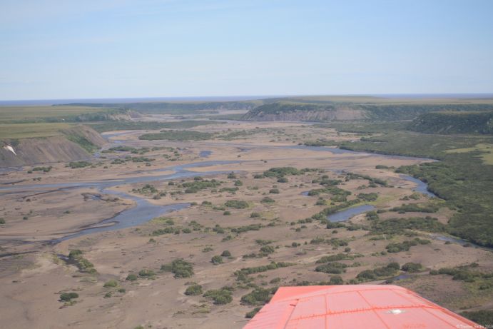 Blick aus dem Fenster der Polar 5 während der Messungen im Mackenzie-Delta nördlich der Baumgrenze. Blick aus dem Fenster der Polar 5 während der Messungen im Mackenzie-Delta nördlich der Baumgrenze.