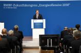 Holger Lösch (stellv. Hauptgeschäftsführer des Bundesverbandes der Deutschen Industrie, BDI) hält einen Impulsvortrag beim BMBF-Zukunftskongress „Energieoffensive 2030“ Wie lassen sich Strom, Wärme und Mobilität gemeinsam erforschen und welche Lösungen brauchen wir für die Energiewende? Diese Fragen diskutierten die Teilnehmer des BMBF-Zukunftskongresses "Energieoffensive 2030" am 23. und 24. Mai 2017 in Berlin.